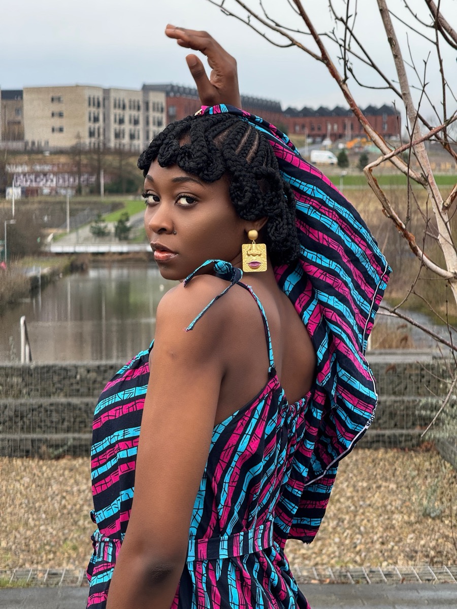 Waist-length knotless box braids